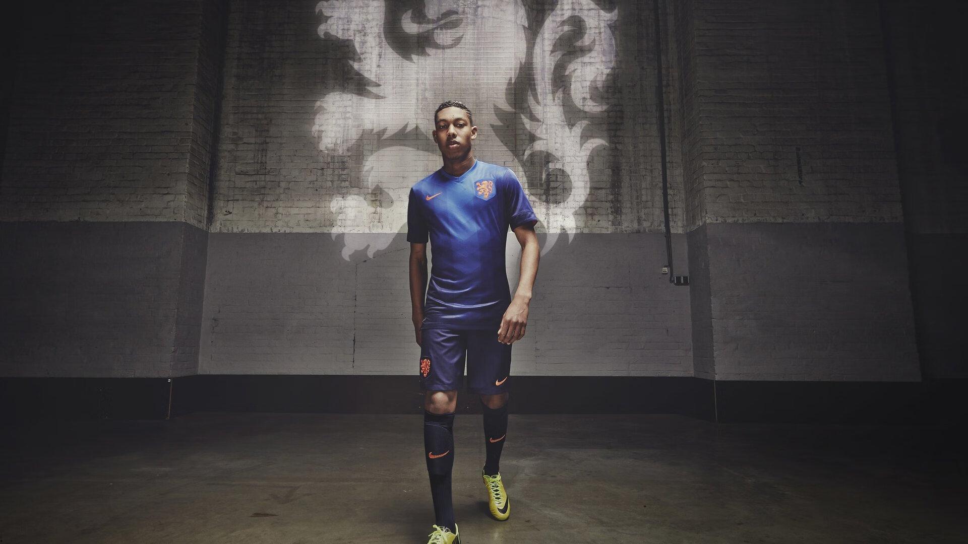 丁威迪中国行引爆篮球热潮！DVD4签名鞋首发，丁局自曝爱车与球鞋情缘