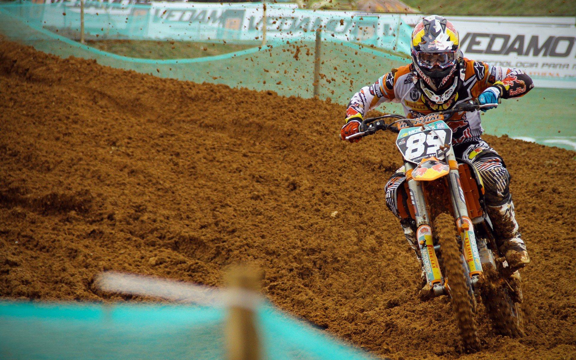 从进攻遇阻到摧枯拉朽 拜仁4球大胜为德甲挽尊