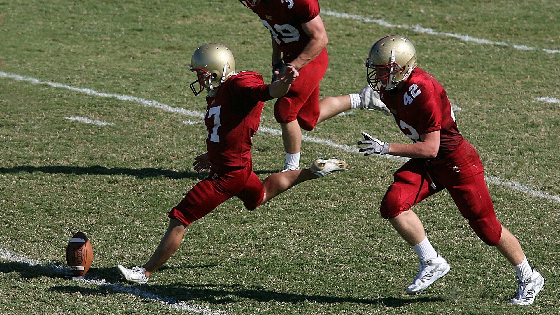 活久见！红狼军团贡多拉远征 罗马全队乘船驶向威尼斯客场